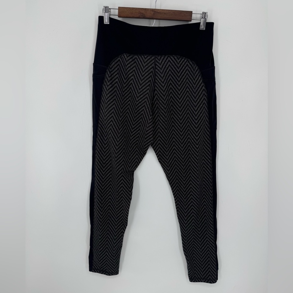 Champion Women's Chevron Gray & Black Leggings With Zip Pockets Size XL - Picture 2 of 5